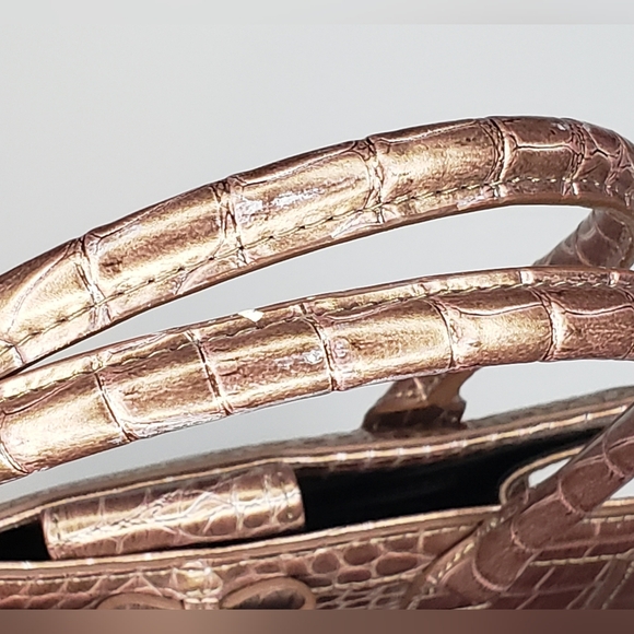 Liz Claiborne Gold Faux Crocodile Embossed Handbag EUC - Picture 5 of 6